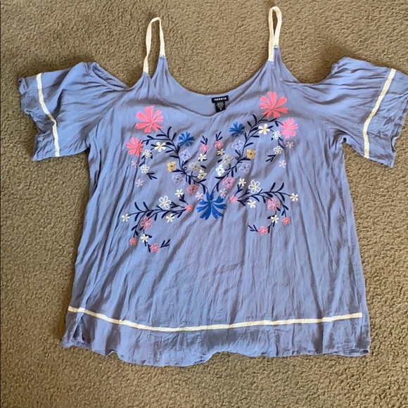 Torrid cold shoulder blouse - Picture 2 of 4